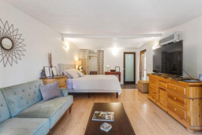 Private Studio City Guest House